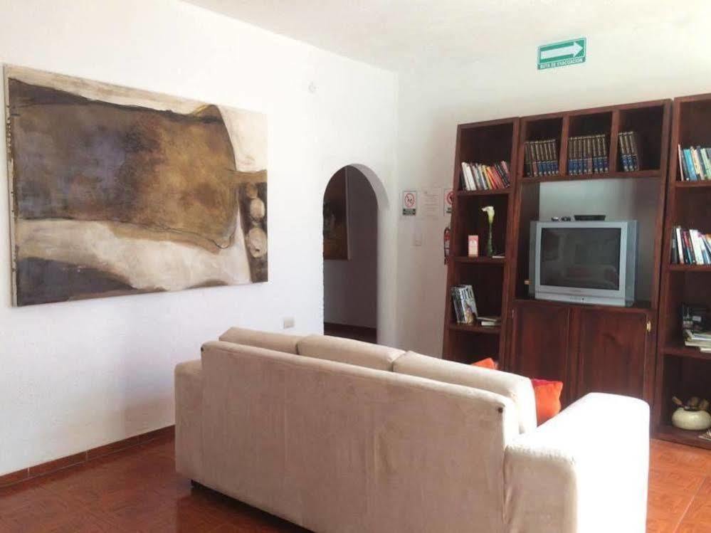 Hostal De San Pedro 乔卢拉 外观 照片