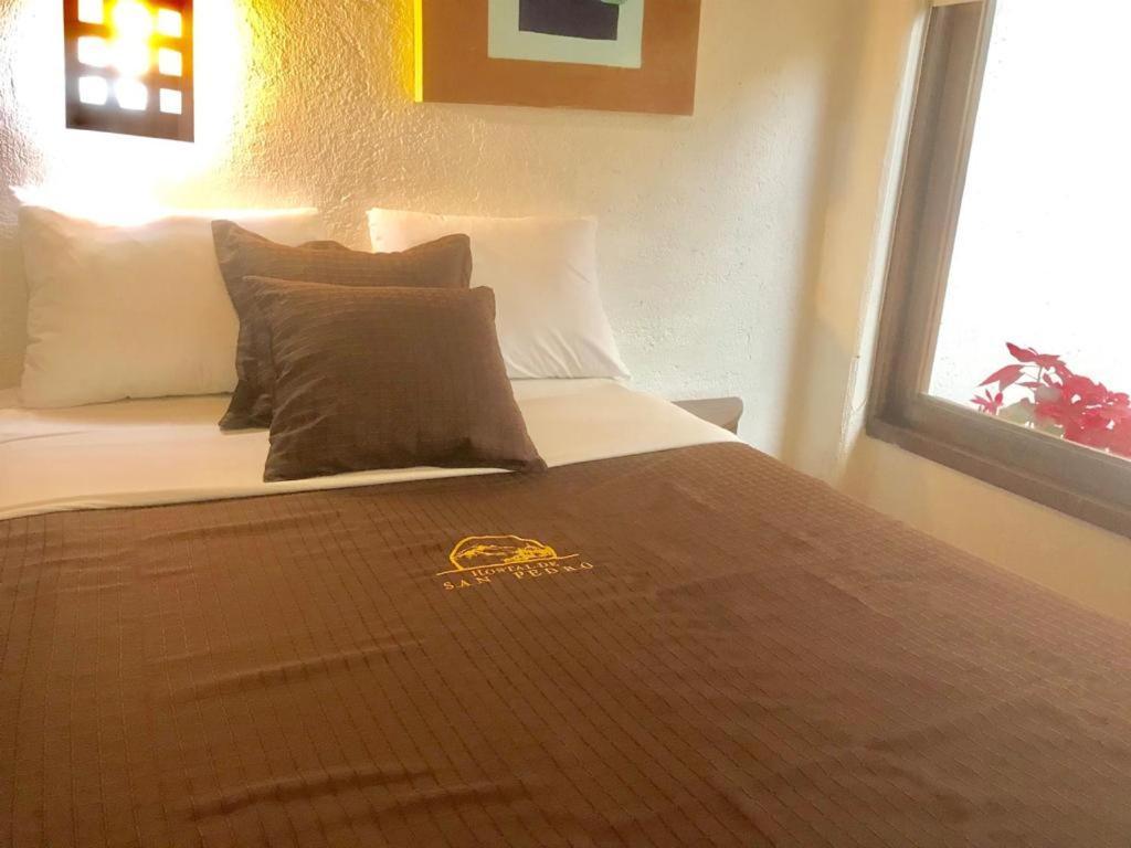 Hostal De San Pedro 乔卢拉 外观 照片